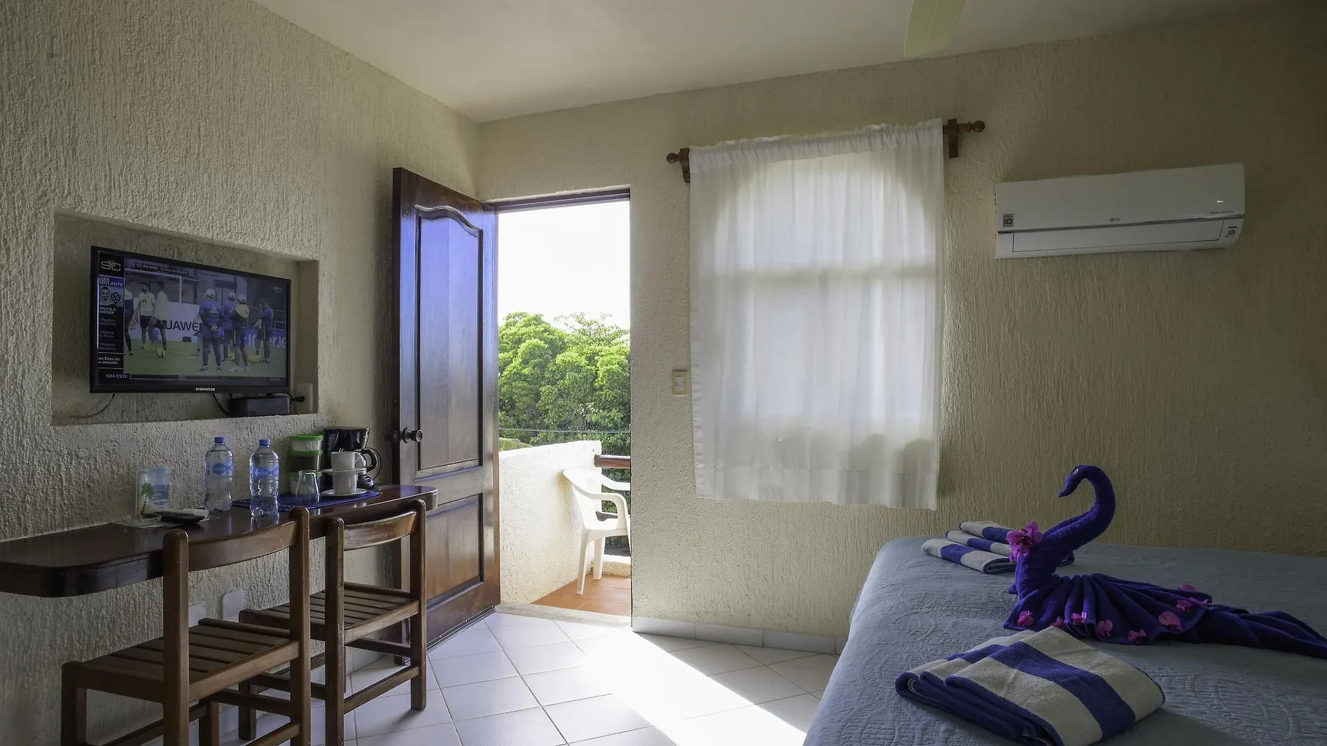 Aquatech Villas Derosa Resort Акумаль
